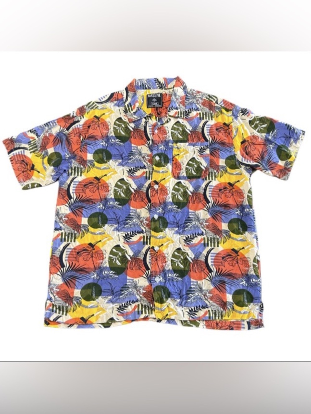 Massive Button Up Shirt Mens L Rayon Safari Jungle AOP Colorful Wild Hawaiin